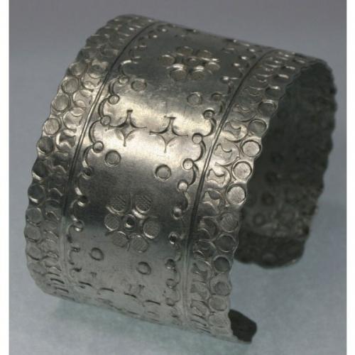 Armreif aus Aluminium