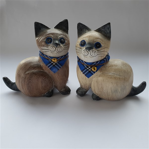 Katzenpaar, mit Halstuch