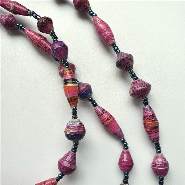 Kette aus Papierperlen, violett-weinrot