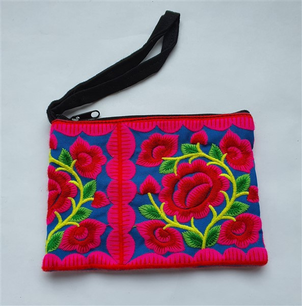 kleine Kosmetiktasche, bestickt 