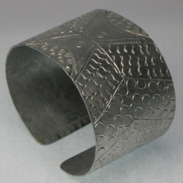 Armreif aus Aluminium