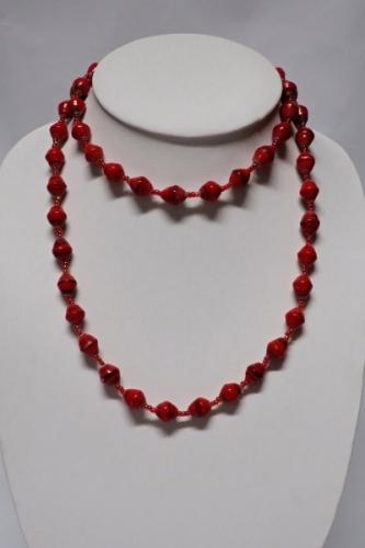 Kette aus Papierperlen, rot